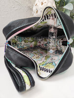 Load image into Gallery viewer, Tea party wristlet
